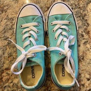 Girls CONVERSE ALL STAR shoes ! Great condition !